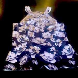 Like new White House Black market flowered top, worn once.